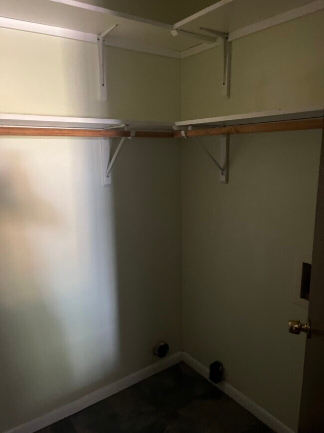 Building Photo - 138 Scottwood Dr SE