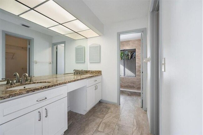 Building Photo - 2216 Amesbury Ct