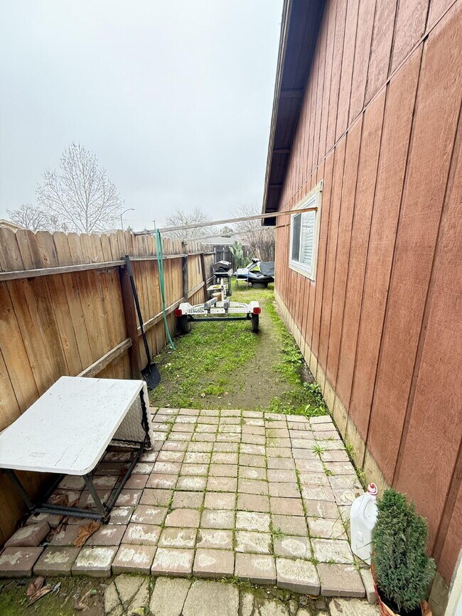 Building Photo - "Charming 2-Bed Duplex in Rancho Cordova – 1,110 Sq Ft of Comfort!"