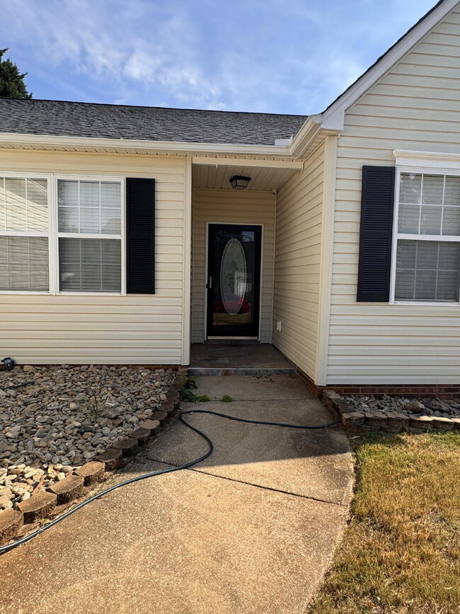 Building Photo - Spacious 4-Bed, 2.5-Bath Home in Mauldin –...