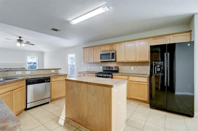 Building Photo - 18319 Austin Oak Ln