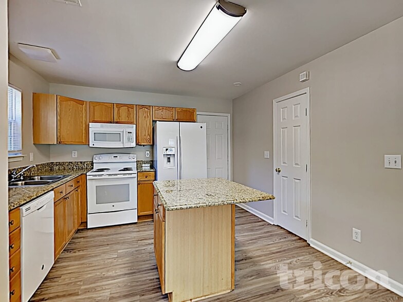 Building Photo - 1221 Brook Farm Ln