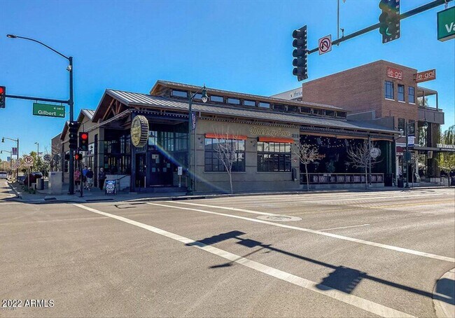 Building Photo - 312 E Mesquite St