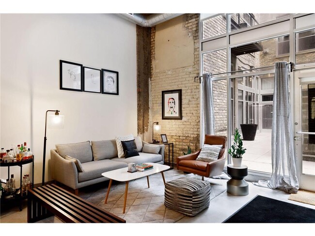 Building Photo - 521 S 7th St