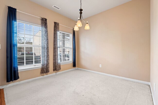 Building Photo - Two Bedroom Durham Townhouse: Available August 7th