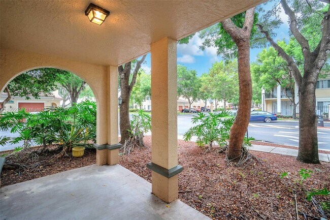 Building Photo - 2498 Centergate Dr