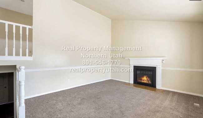 Building Photo - Beautiful 4 Bedroom 2 Bath Home in Kaysvil...