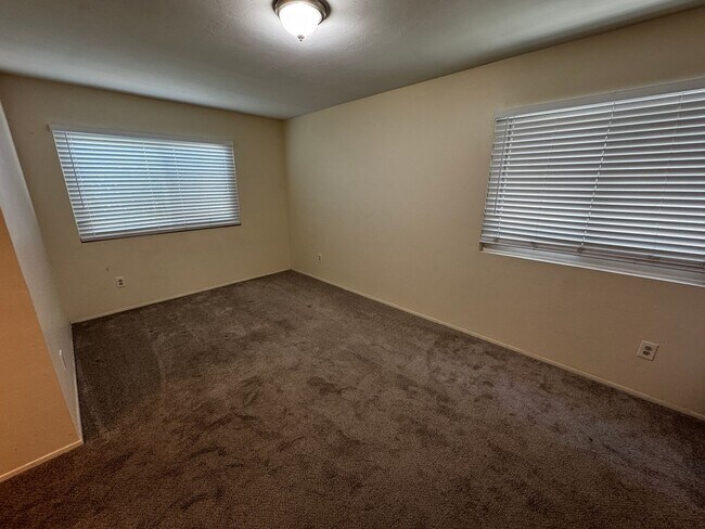 Building Photo - 5448 Encina Dr
