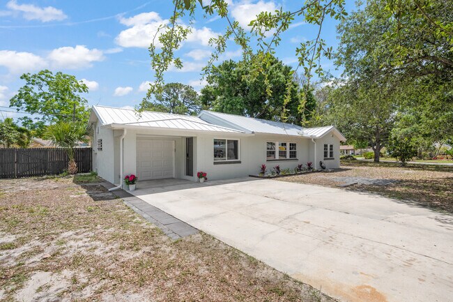 Primary Photo - 693 Orange Blossom Dr