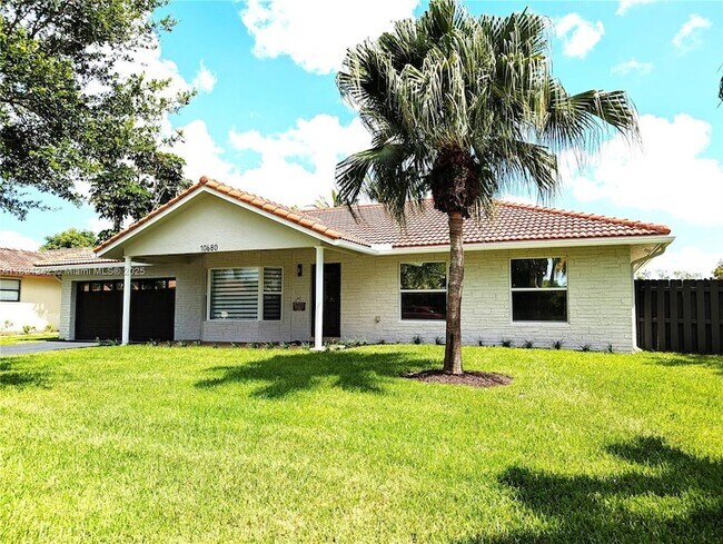Building Photo - 10680 NW 6th Ct