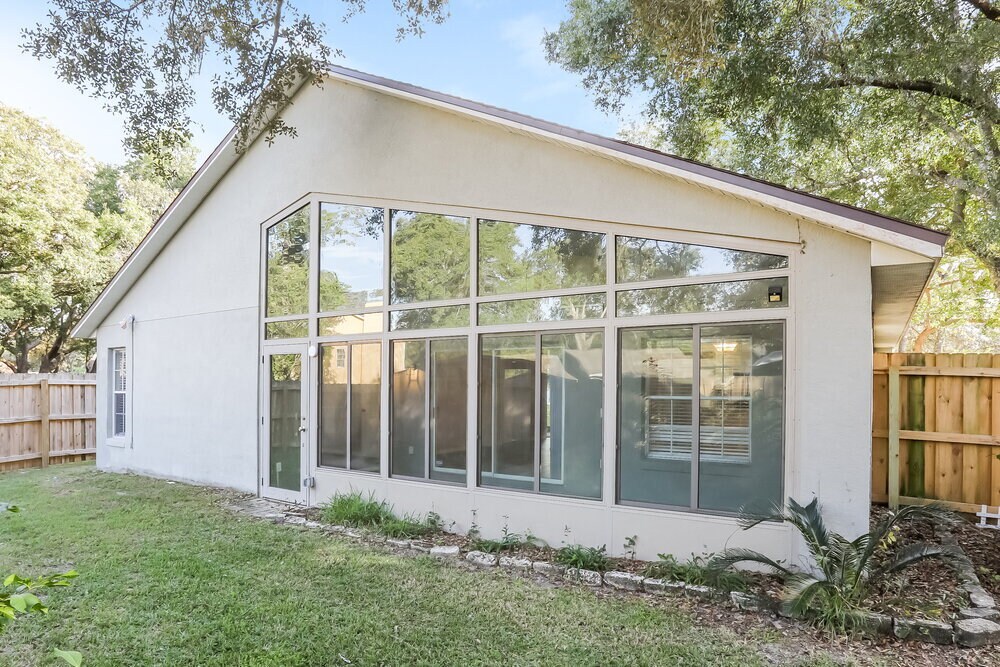 Building Photo - 1533 Oakwood Ct