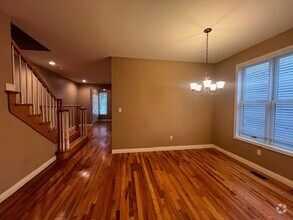 Building Photo - Beautiful 3 Bedroom Townhouse in South Col...