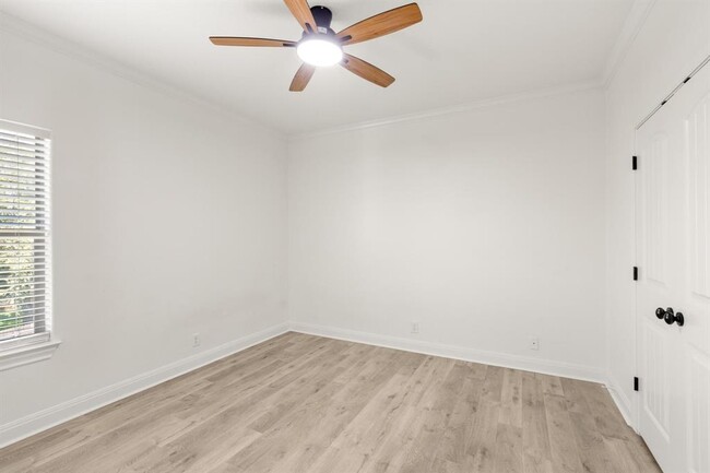 Building Photo - 135 Clematis Ct
