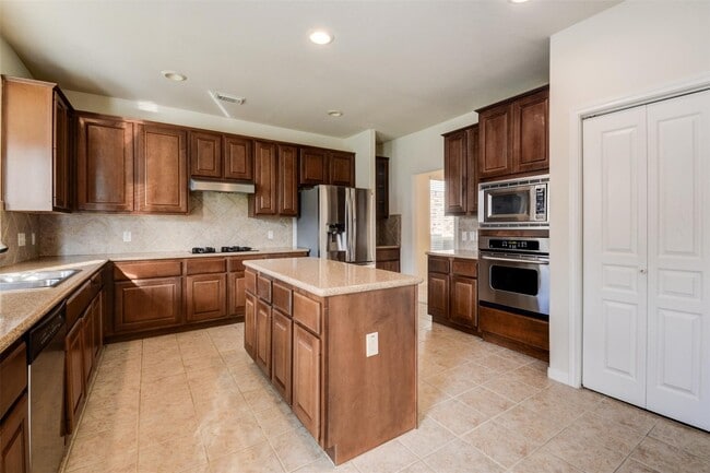 Building Photo - 9115 Memorial Valley Dr