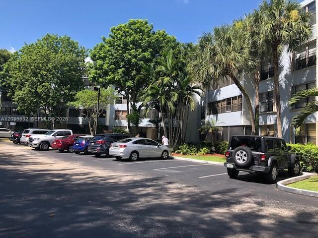Building Photo - 10852 N Kendall Dr