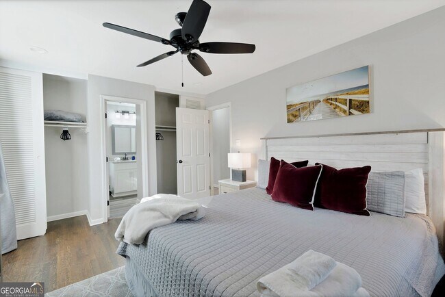 Building Photo - 2480 Powers Ferry Dr SE