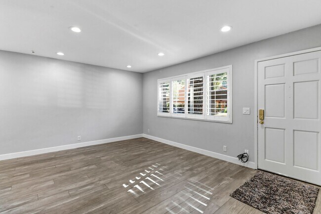 Building Photo - North Davis Condo-Available