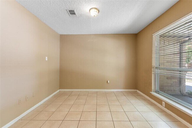 Building Photo - 19407 Navarro Mills Dr