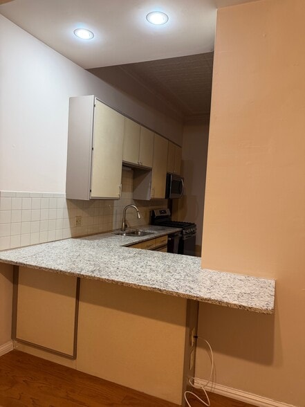 Building Photo - 125 2nd Ave