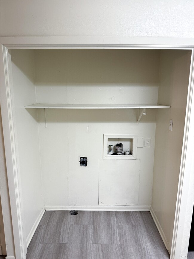 Building Photo - 1203 Batts St