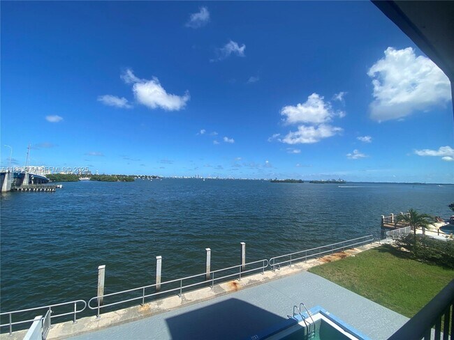 Building Photo - 7899 NE Bayshore Ct