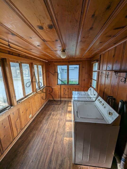 Building Photo - 1401 S Elm St