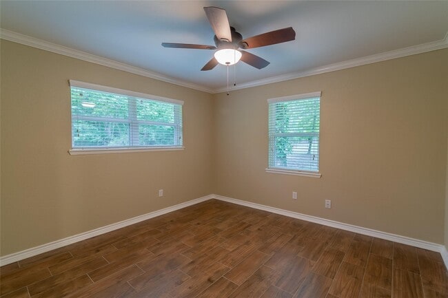 Building Photo - 14701 Cedar Ln Loop
