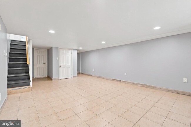 Building Photo - 1102 Trinidad Ave NE