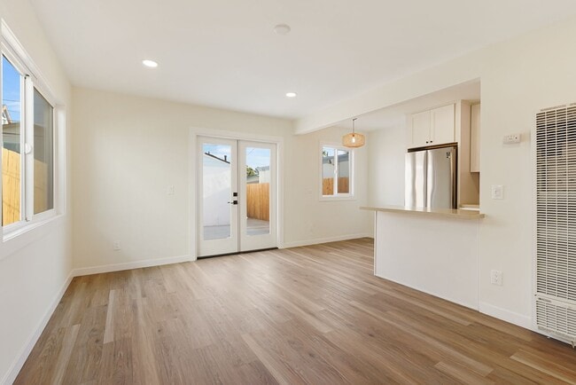 Building Photo - Completely remodeled 2 bd/1ba in charming ...