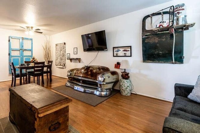 Building Photo - 10545 W Coggins Dr