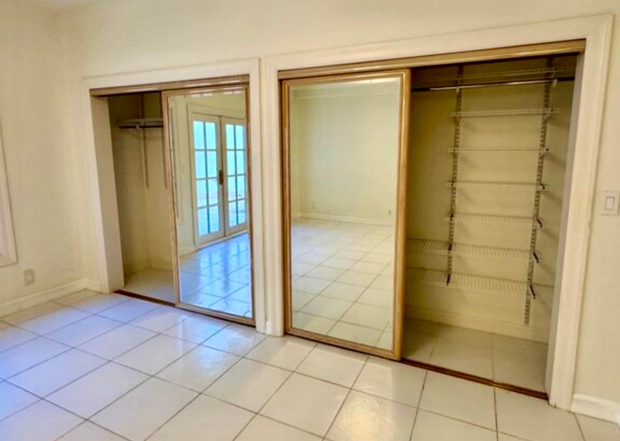 Building Photo - 2618 N Vermont Ave