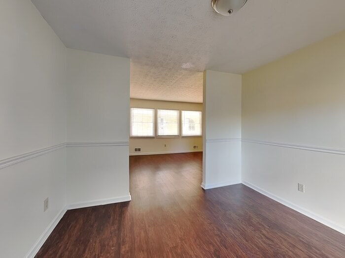 Building Photo - 105 Feldwood Pines St