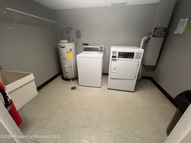 Building Photo - 220 Linden St