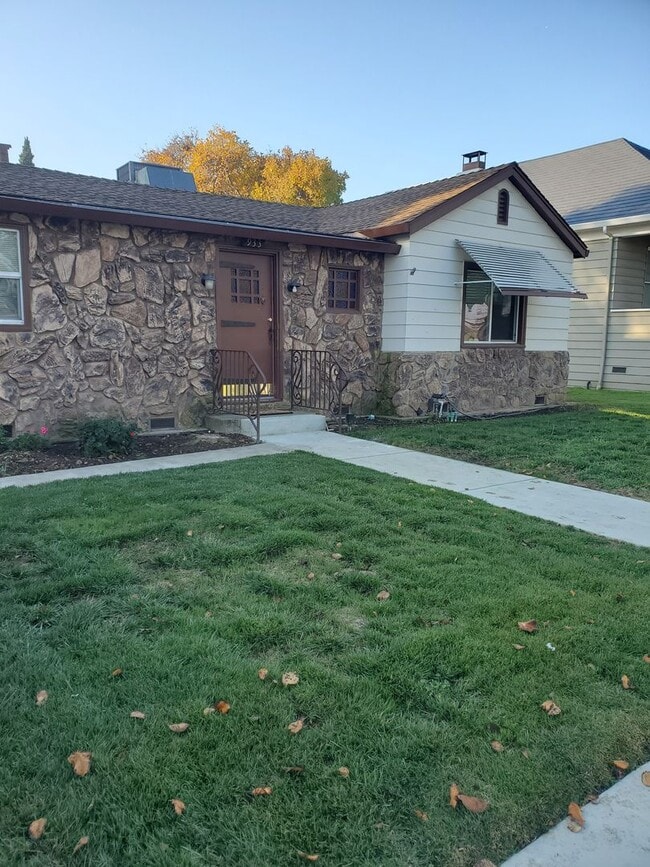 Building Photo - Charming 2 bedroom home