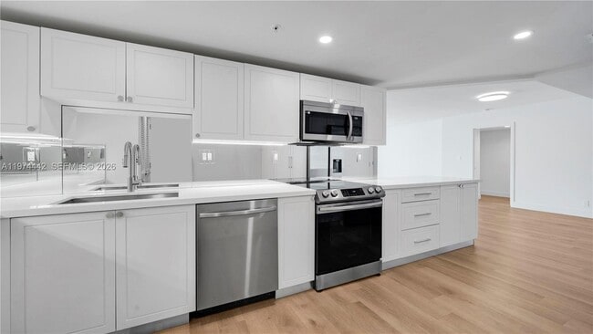 Building Photo - 555 NE 34th St