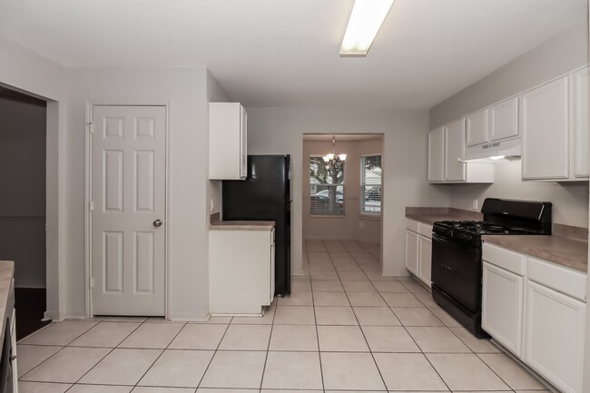 Building Photo - 2823 Packard Elm St