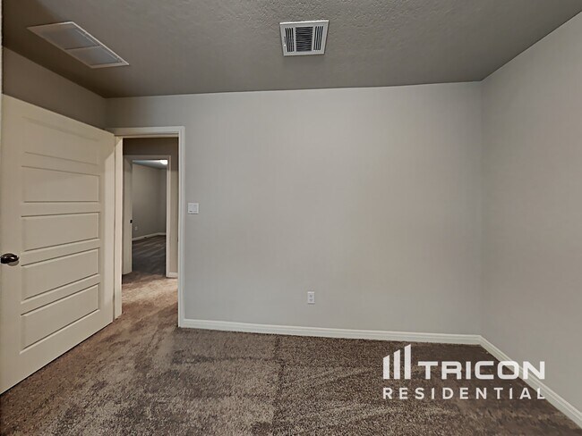 Building Photo - 5520 Shasta Pl