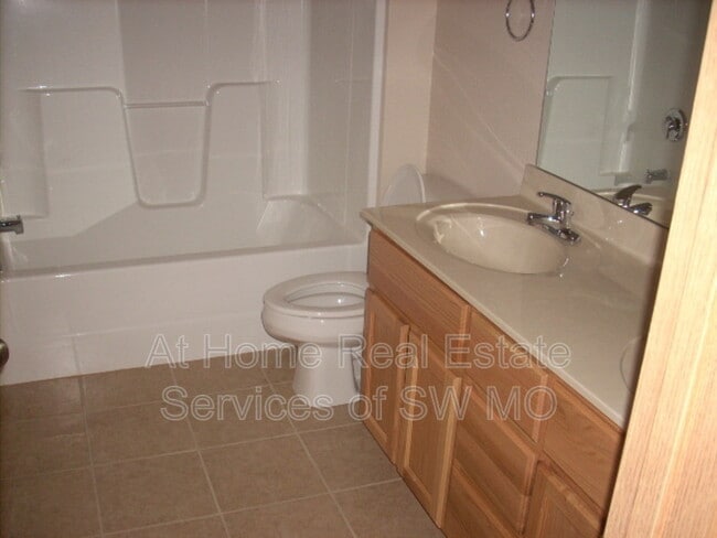 Building Photo - 617 Rilynn Ave