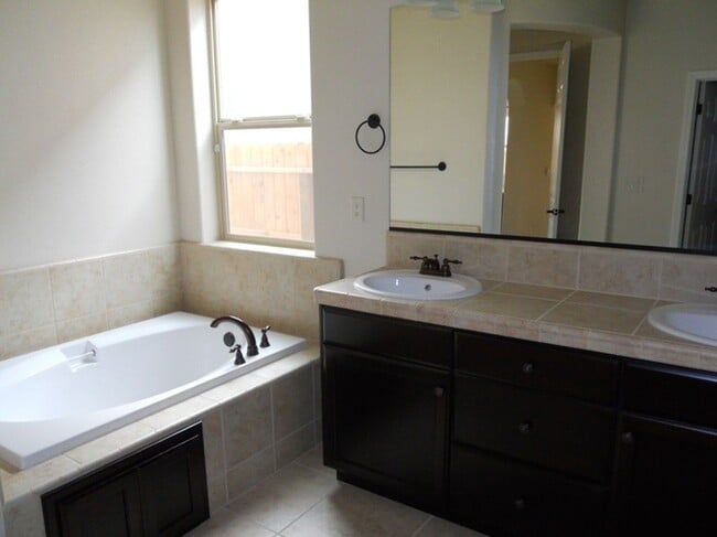 Building Photo - Granville Built 3 Bedroom for Rent in Copper River