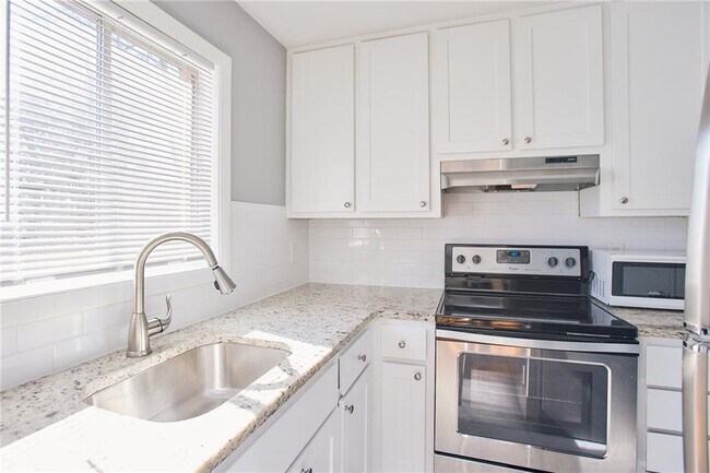 Building Photo - 450 Medlock Rd
