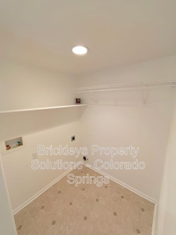 Building Photo - 7168 Prairie Wind Dr