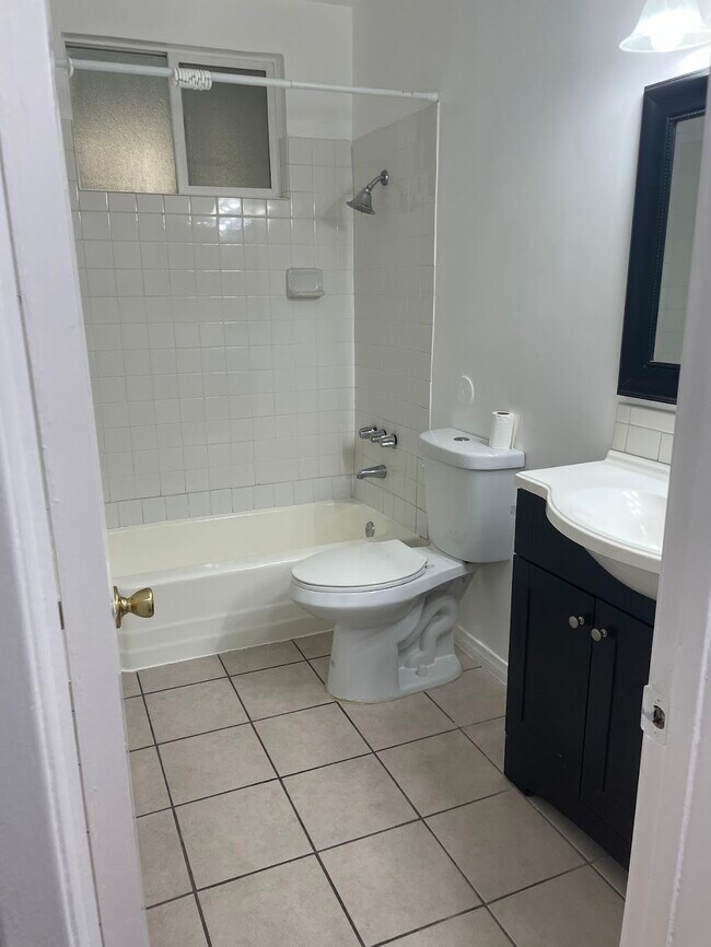 Building Photo - 1520 Venice Blvd