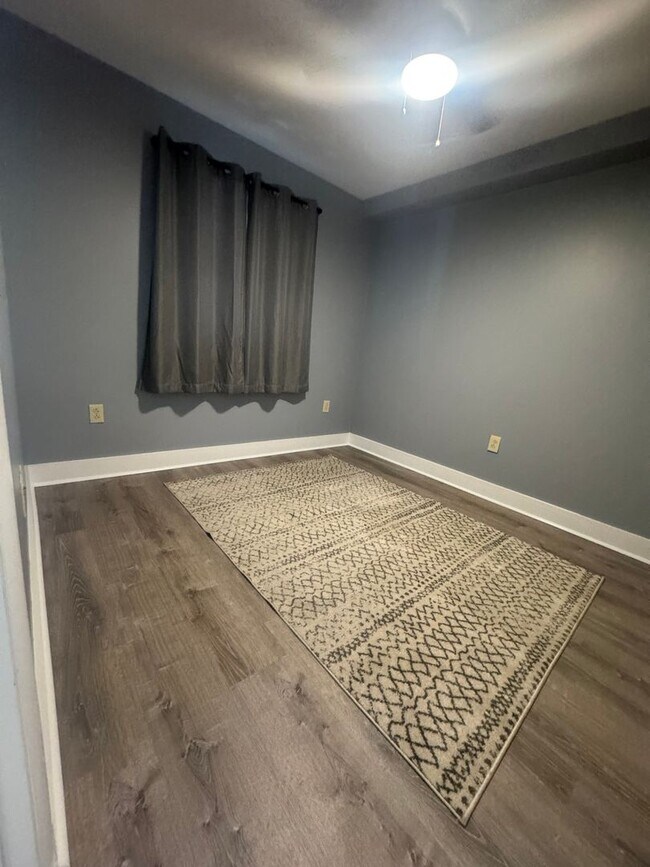 Building Photo - Lake Plaza: Available for EARLY MOVE-IN as...