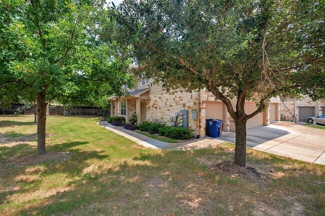Building Photo - 3101 Davis Ln