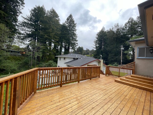 Building Photo - Beautiful and Spacious Home with New Deck ...