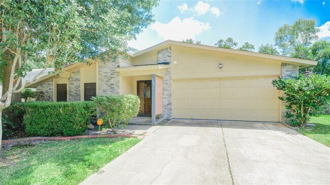 Building Photo - 3907 Postwood Dr