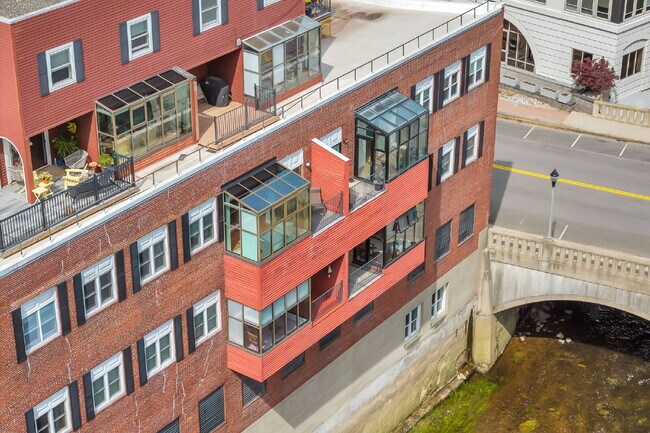 Building Photo - Luxury Condo for Rent – Franklin Place, Bangor