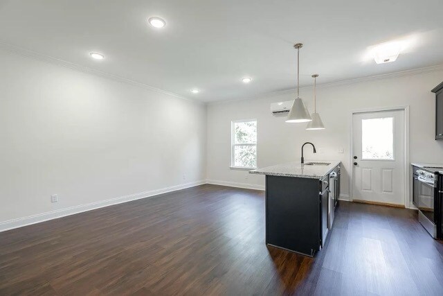 Building Photo - 5551 Stream Ln