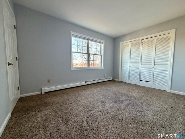 Building Photo - 154 E Main St