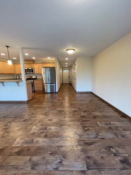 Building Photo - 1009 SW Juniper Gdns Ln